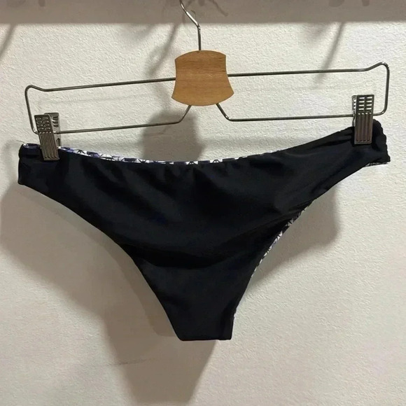 Sensible Graves Bikinis Tori Reversible Bikini Bottoms - Zen Out/Black - Picture 2 of 4